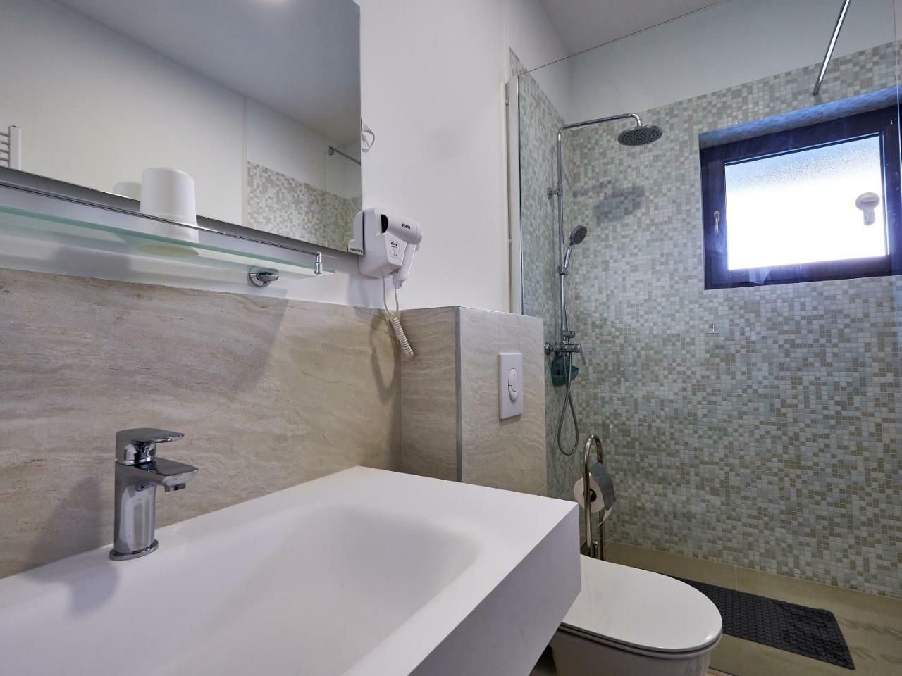 Eva Rooms & Studio Apartment Karlovac Exterior foto